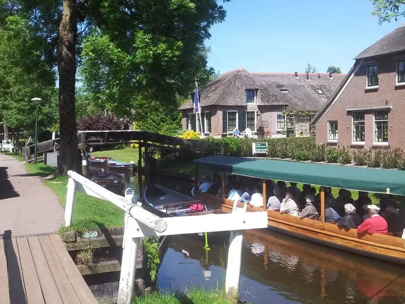 从各个角度看Giethoorn